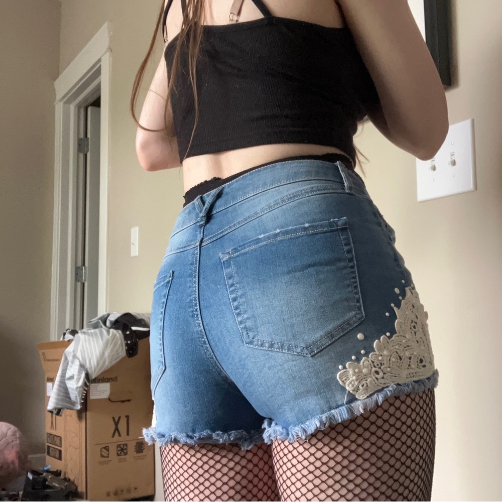 CUTE LACE PEARL JEAN SHORTS - Picture 2 of 14